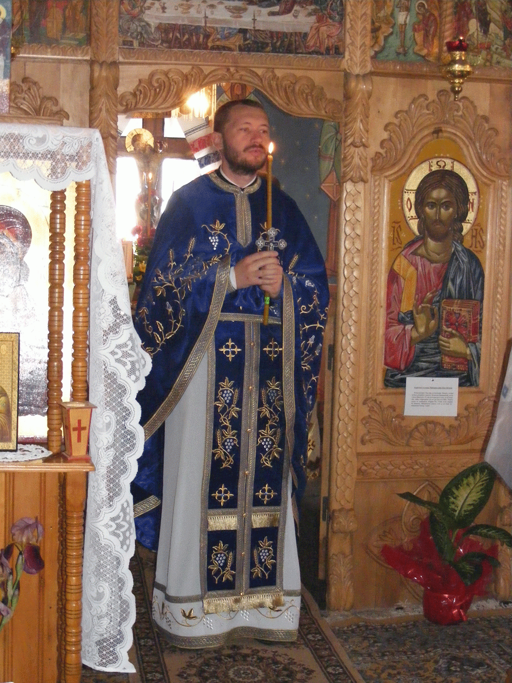 Preotul paroh în timpul slujbelor